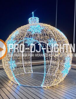 Veranstaltungsdekoration mieten | XXL Outdoor Christbaumkugel - Wismar