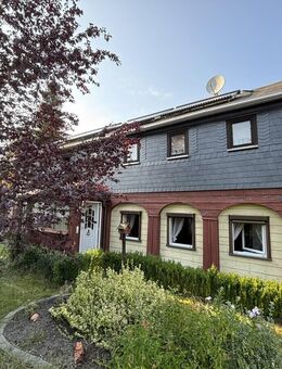 Großzügiges Wohnhaus mit 2 Garagen - Ebersbach-Neugersdorf