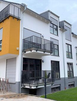 Luxuriöse Maisonette Wohnung mit Balkon und Dachterrasse - Langenselbold