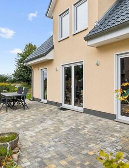 Modernes 6-Zimmer-Einfamilienhaus mit großem Garten in familienfreundlicher Lage Oeversees - Oeversee