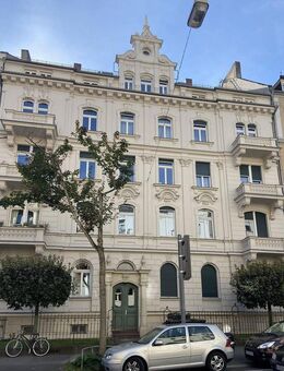 Wunderschöne 2,5 Zimmer-DG-Wohnung plus Galerie in Wiesbaden - Wiesbaden