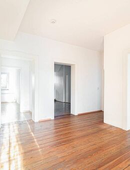 ++++ EINE IMMOBILIE MIT GESCHICHTE ++++ 5 Zimmer Wohnung im Denkmalgeschützten 3 Familien Haus! - München