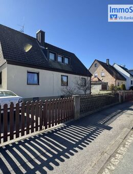 Einfamilienhaus mit großem Grundstück und Doppelgarage - Nürnberg