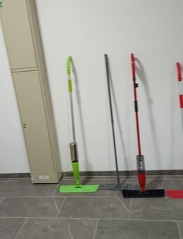 Boden Wischer mit Sprüfunkion - Ahlen Zentrum