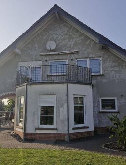 großes Einfamilienhaus mit Erker 2 Terrassen, PV Anlage und Doppelgarage in ruhiger Seitenstraße mit Fernsicht - Hontheim
