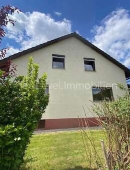 Beim Grundstück richtig Geld gespart! Großes, teilrenoviertes ZFH mit 2 ETW, Garage und Garten, frei - Niederwinkling