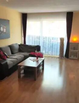 Moderne 2,5-Zimmer-Wohnung mit Einbauküche, Dachterrasse & TG-Stellplatz - Essen