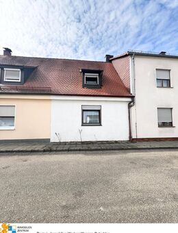 Bezugsfrei ! Gepflegtes Reihenmittelhaus in zentraler Lage von Neumarkt - Neumarkt (Oberpfalz)