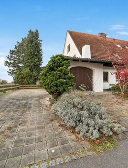 Attraktive Doppelhaushälfte in bevorzugter Lage von Eching auf großem, teilbaren Grundstück - Eching (Regierungsbezirk Oberbayern)