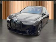 BMW iX, 40 xDrive Sport SkyPano Laser °, Jahr 2023 - Dresden