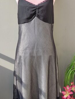 Jessica Kleid Gr. 44 Sommerkleid glitzer schwarz - Gießen