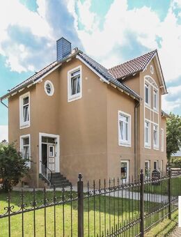 Stade-Innenstadtnähe: 3-Zimmer-Dachgeschosswohnung mit Altbaucharme - Stade (Hansestadt)