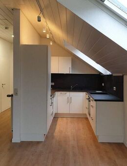 Trier-Neustraße, helle und geräumige 2-Zimmer-Dachgeschosswohnung mit EBK - Trier