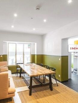 IMMOBERLIN.DE - Ideal für gewerbliche Wohngemeinschaften! Ansprechend sanierte Altbauwohnung mit Sonnenterrasse & Gartenanteil - Berlin