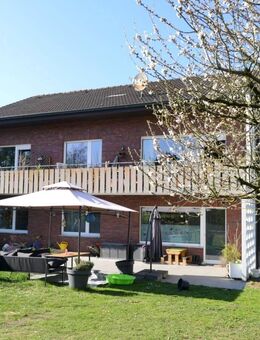 Großes Zweifamilienhaus mit zwei Garagen in grüner Stadtrandlage - Beckum