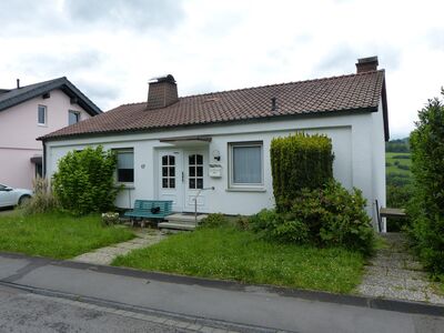 Einfamilienhaus mit Einliegerwohnung und herrlichem Fernblick über Balve!