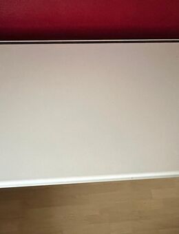Stabiler Schreibtisch cremefarben zu verschenken - Hanau (Brüder-Grimm-Stadt) Kleinauheim