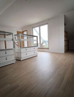 4 Zimmer Wohung mit Dachterrasse, Badewanne & Dusche + Gäste-WC, PKW-Stellplatz, Jan. mietfrei! - Chemnitz