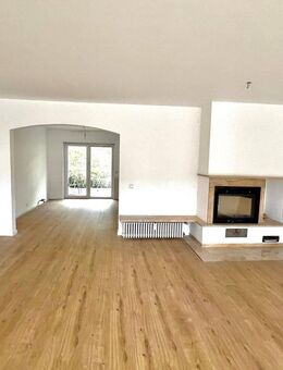 Neu sanierte 3-Zimmer-Wohnung mit Balkon + Terrasse, Einbauküche in ruhiger, zentraler Aussichtslage - Baden-Baden