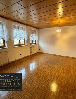 Solides 3 Familienhaus mit Garagen - Rotenburg (Fulda)