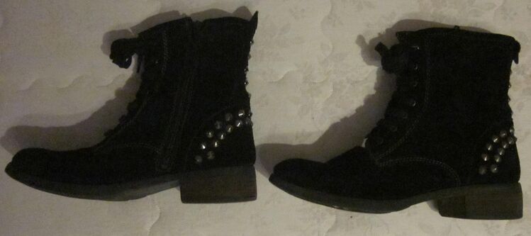 Gr. 41: Stiefeletten mit Nieten, schwarz "Sansibar", wenig getragen, NP 79,95, 25,- - München