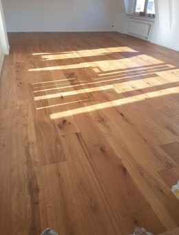 Karmi Bau* Bodenbeläge* Laminat* Parkett* Fliesen* Mikrozement* Vinyl * Polnische Handwerker - Frankfurt (Main)