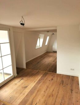 Charmante 2,5-Zimmer-Maisonette-Wohnung - Zentral gelegen, mit Balkon und hochwertiger Sanierung - Lauffen (Neckar)