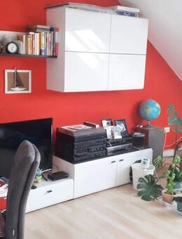 Zirndorf, Nestchen unterm Dach ! 2-Zi.-DG-Whg., 54 m², Laminat, Balkon im 2.OG in 3-Fam.-Haus - Zirndorf