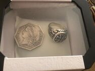 Set Medaille und Ring kostenlos , Box nicht dabei Versand möglich - Berlin