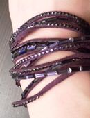 blaues Lederarmband mit Strasssteinen in 44287