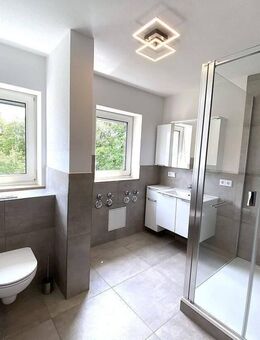 Familienglück mit Ausblick: Frisch renovierte 4-Zi-Whg mit Stellplatz - ohne Provision - Vilsbiburg