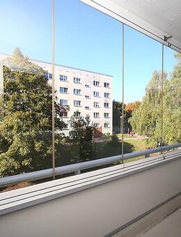 Schicke 3-Raumwohnung mit verglastem Balkon und netter Nachbarschaft - Eisleben (Lutherstadt)