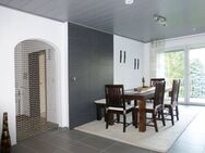 AUMÜLLER - Immobilien - Moderne 2,5-Zi-EG-Wohnung mit EBK und Balkon in Wächtersbach-Stadt - Wächtersbach