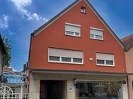 *SOFORT FREI* Frisch renovierte, attraktive 4-Zimmer-Stadtwohnung mit Einbauküche und Balkon, Wohnfl. 81m² - Haßfurt