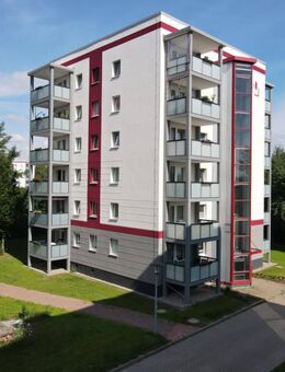 Großer Balkon lädt zum gemütlichen Abendessen ein - Magdeburg