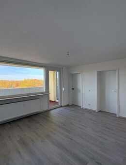 Komplett renovierte 3-Zimmer-Wohnung mit Balkon und Weitblick in Homburg zu vermieten - Homburg