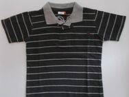 Polo-Shirt Jungen der Marke Yigga Braun / Grau Gr. 128 zu verkaufen. - Bielefeld