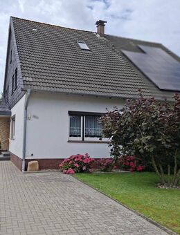 Gepfl. Doppelhaushälfte - ruhige Lage - große Garage - großzügige Auffahrt für PKW ´s und Wohnmobil - Schortens
