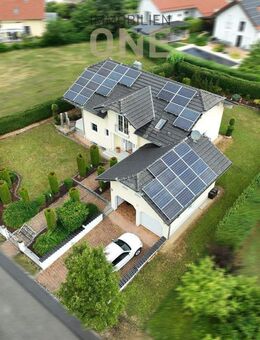 Hochwertiges Einfamilienhaus mit Doppelgarage, idyllischem Garten und Photovoltaik - Salching