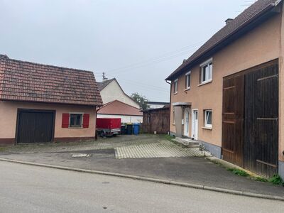 Haus mit Scheune/Garage/Garten und Werkstsatt