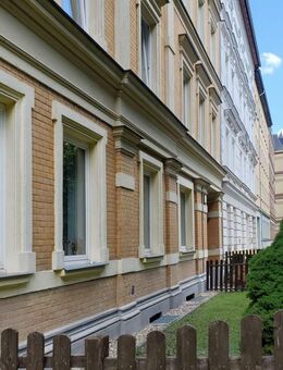 3 große Zimmer mit hübschem Laminatboden! - Halle (Saale)