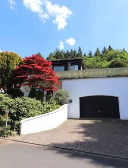 Großzügiges Einfamilienhaus in Bullay mit großem Garten und Blick ins Moseltal - Bullay