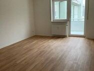 Große 2 -Raum Wohnung mit Balkon und Stellplatz, Waldnähe - Zossen