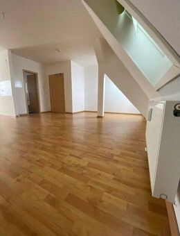 Gemütlich & Hell | DG-Wohnung mit Balkon - Arnstadt