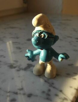 Peyo Schlumpf mit Brille Brillenschlumpf Sammel-Figur Vintage 2,- - Flensburg