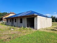 Ideal für Handwerker - Bungalow (Rohbau) mit Dach und Garage auf 8 ar Grundstück in Wadern-Büschfeld - Wadern