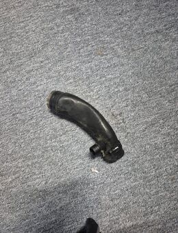 VW T4 Ansaugrohr 2,5l TDI Nr. 074 129 715 F bzw. 074129715F - Essen