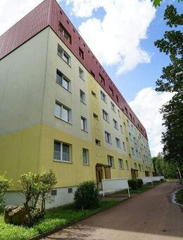 // * Dachgeschosswohnung mit EBK, Balkon und Stellplatz * ab 01.02.26 // - Dessau-Roßlau