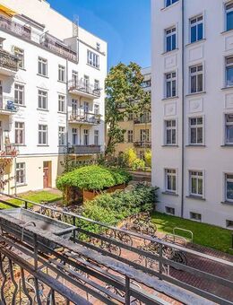 Entspanntes Wohnen in Berlin-Mitte - Balkon mit Blick in den grünen Innenhof - Berlin