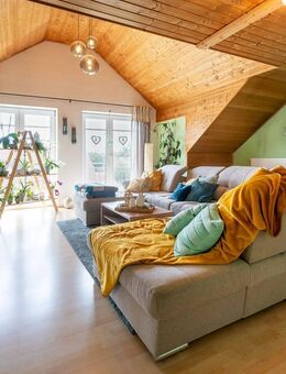 ZUR KAPITALANLAGE ODER EIGENNUTZUNG *Ansprechende 3-Zimmer-Dachgeschosswohnung mit Gartenanteil* - Leiblfing